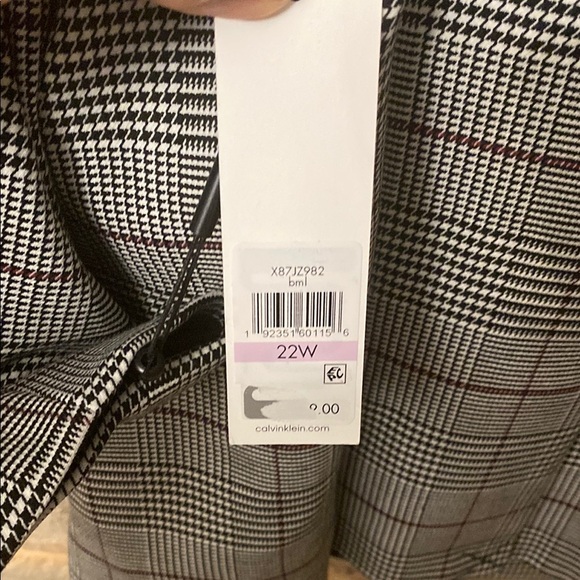 Calvin Klein Gray Blazer with Tailored Fit and Notched Lapel - Picture 4 of 11
